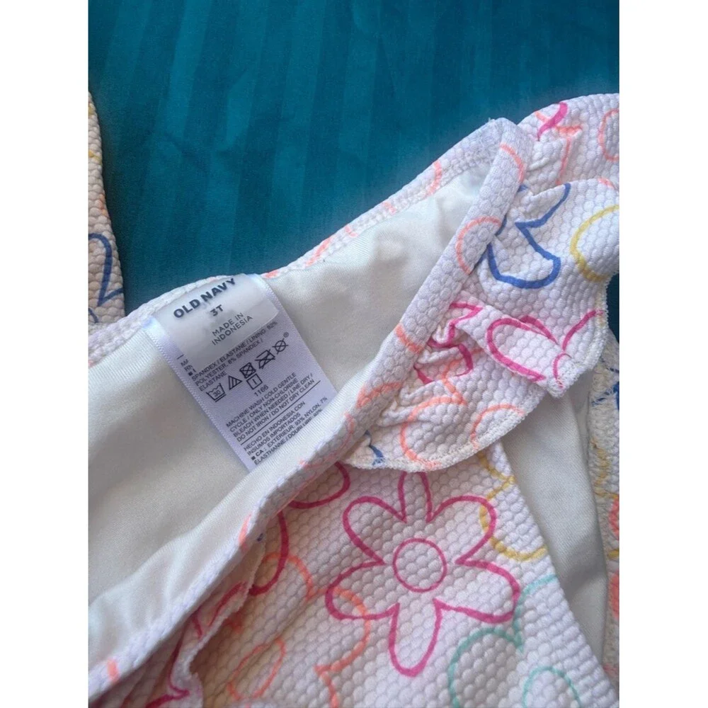 Old navy swim set 3t white Girls Floral Rash Guard textured Flowers A13